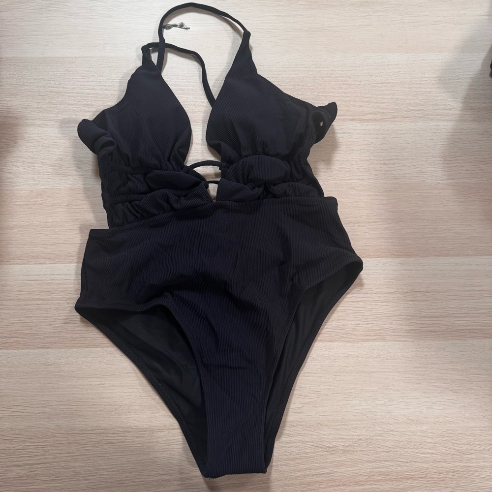 Berlook Black Ruched Halter Cutout One-Piece Swimsuit B01